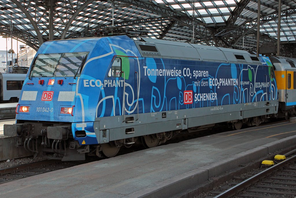 101 042-0  Ecophant  am EC100 in K�ln Hbf am 29.10.2011