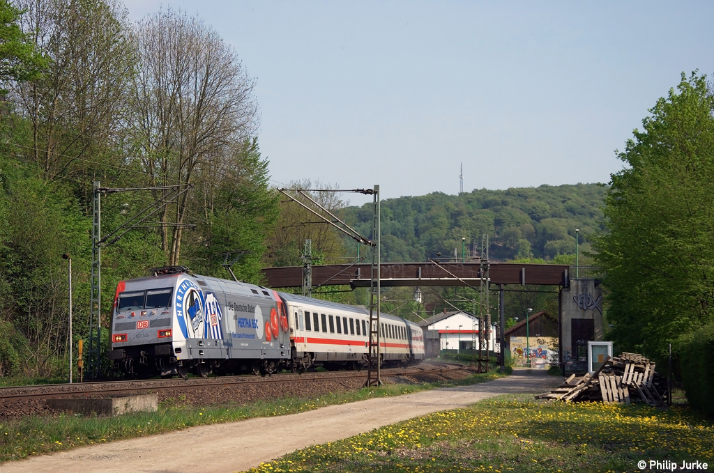 101 144-4 mit dem IC 2023 nach Frankfurt(Main) Hbf am 23.04.2011 in Ennepetal