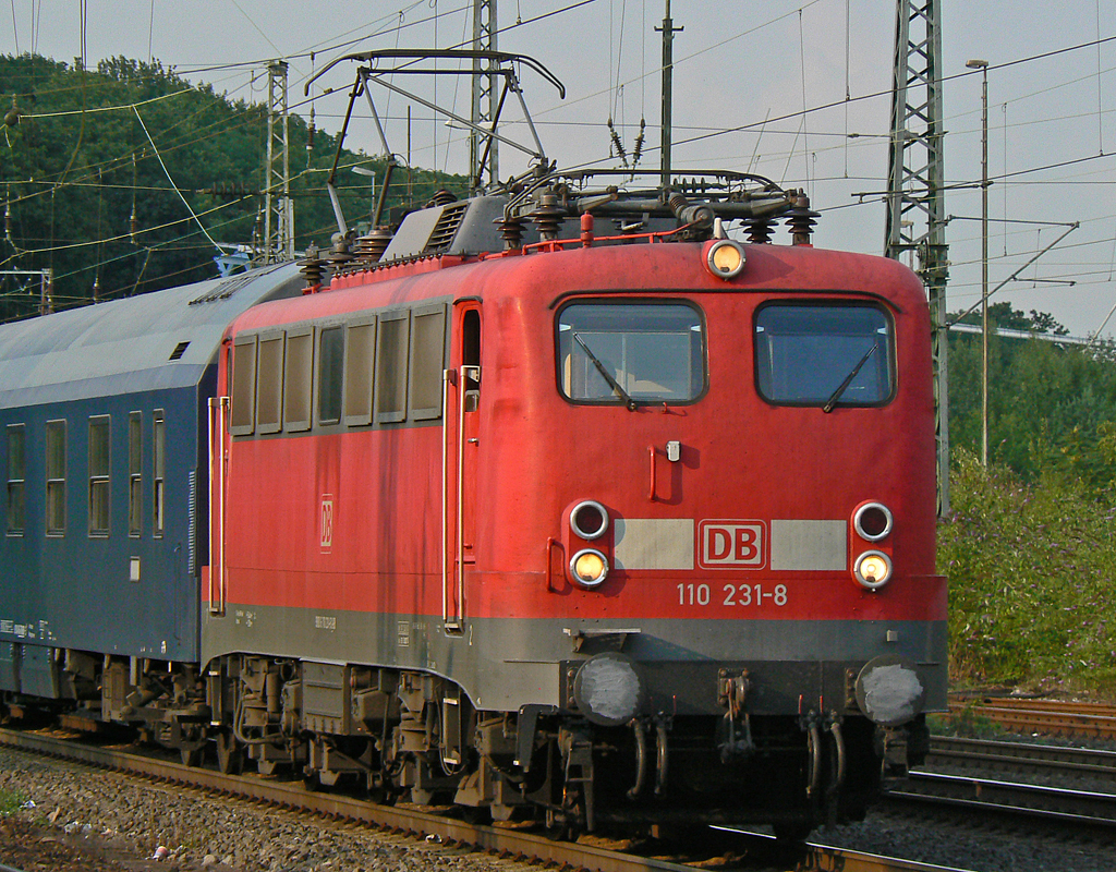 110 231-8 mit Autoslaaptrein in K�ln-West am 30.07.2010