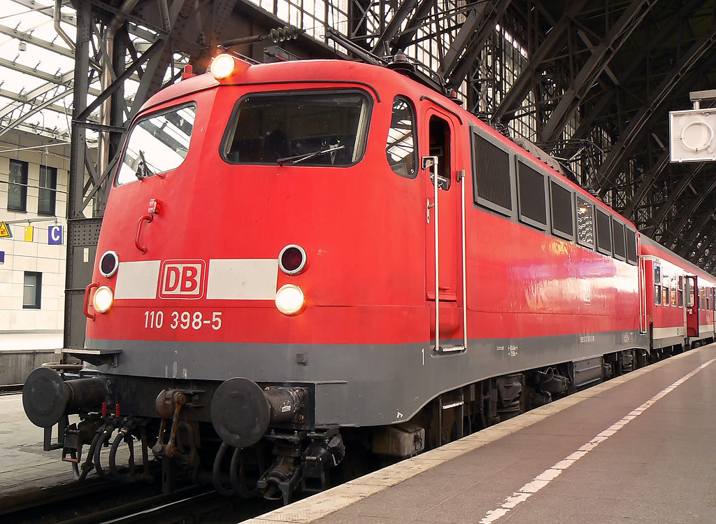 110 398-5 , K�ln Hbf am 21.04.2010