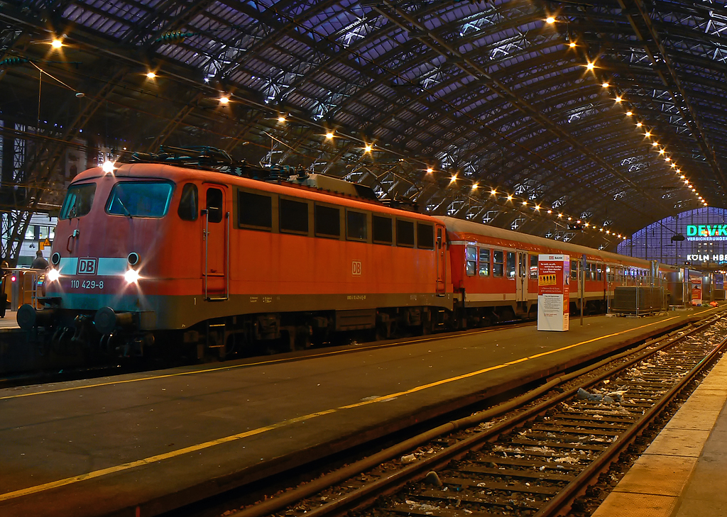 110 429-8 am RE9 in K�ln Hbf. am 03.12.2010