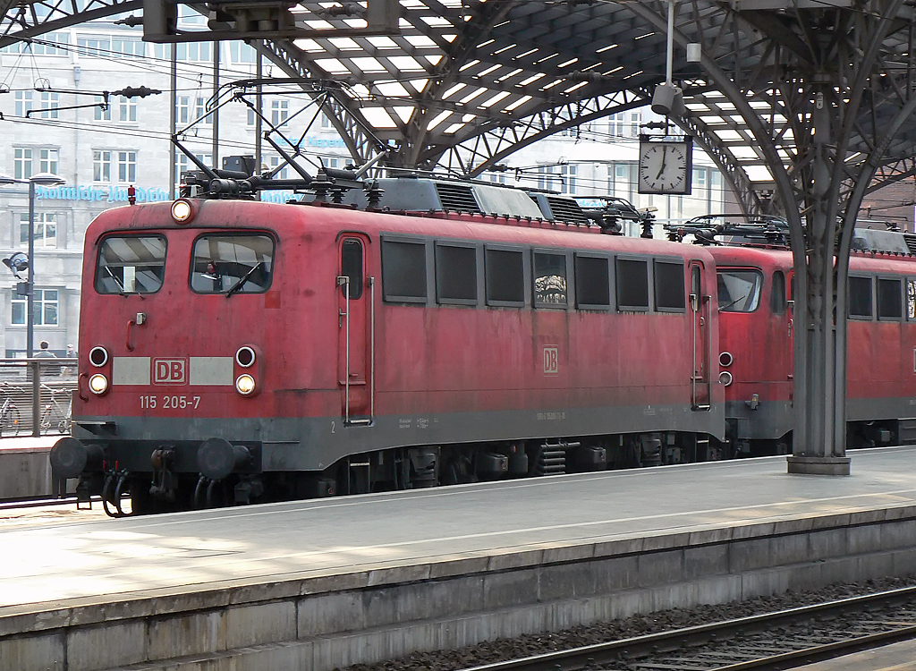 115 205-7 in K�ln Hbf. am 09.05.2010