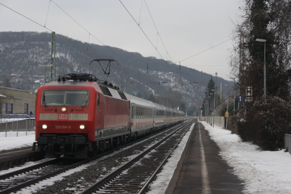120 104 f�hrt durch Bad Breisig am 30.12.2010