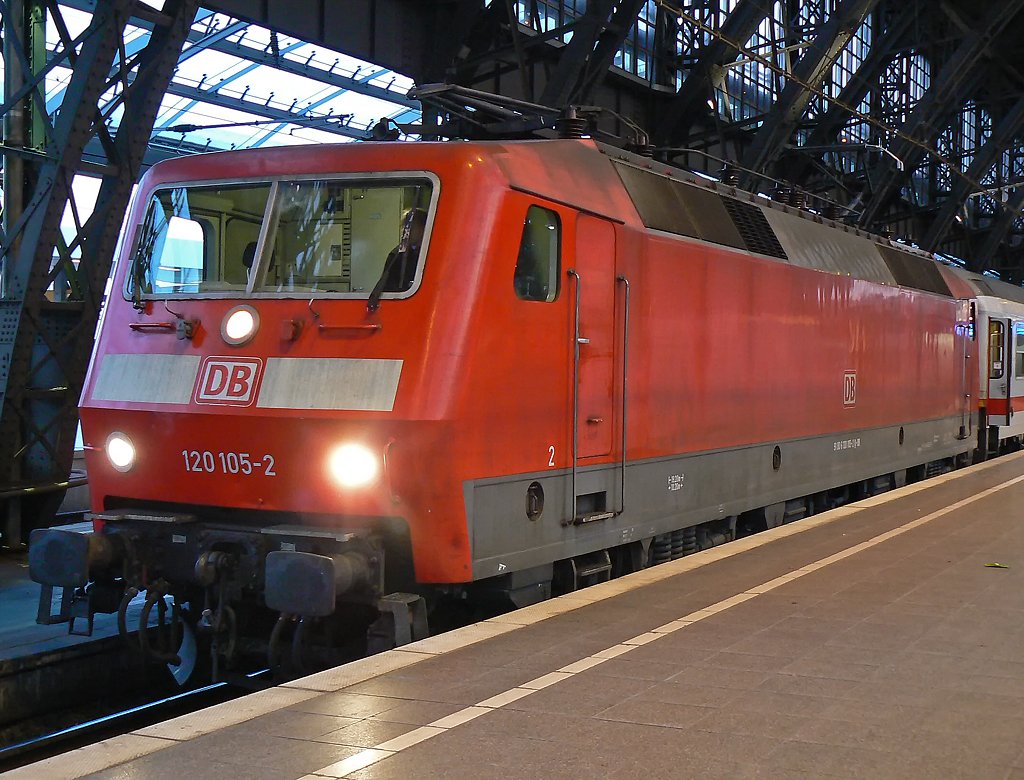 120 105-2 in K�ln Hbf am 16.12.09