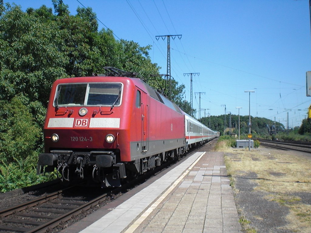 120 124-3 in K�ln-West.