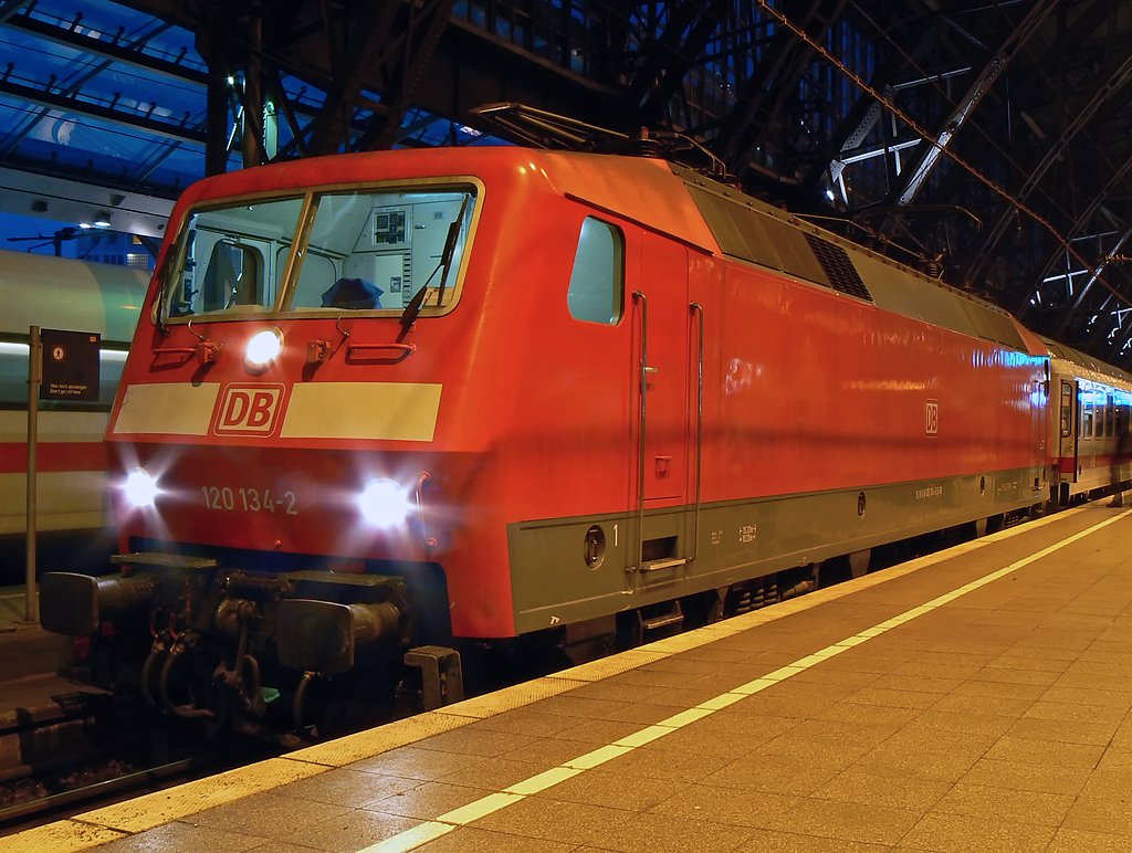 120 134-2 in K�ln Hbf am 15.01.10