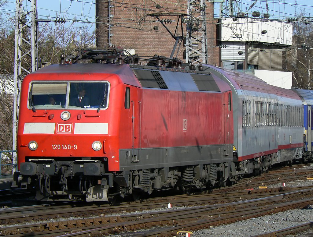 120 140-9 am ENL aus Wien Westbf. bei der Einfahrt in K�ln Hbf am 27.03.2010