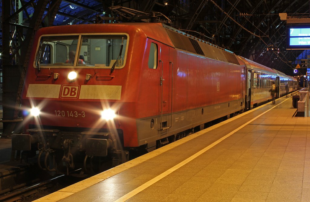 120 143-3 am EN421 in K�ln Hbf am 18.09.2011