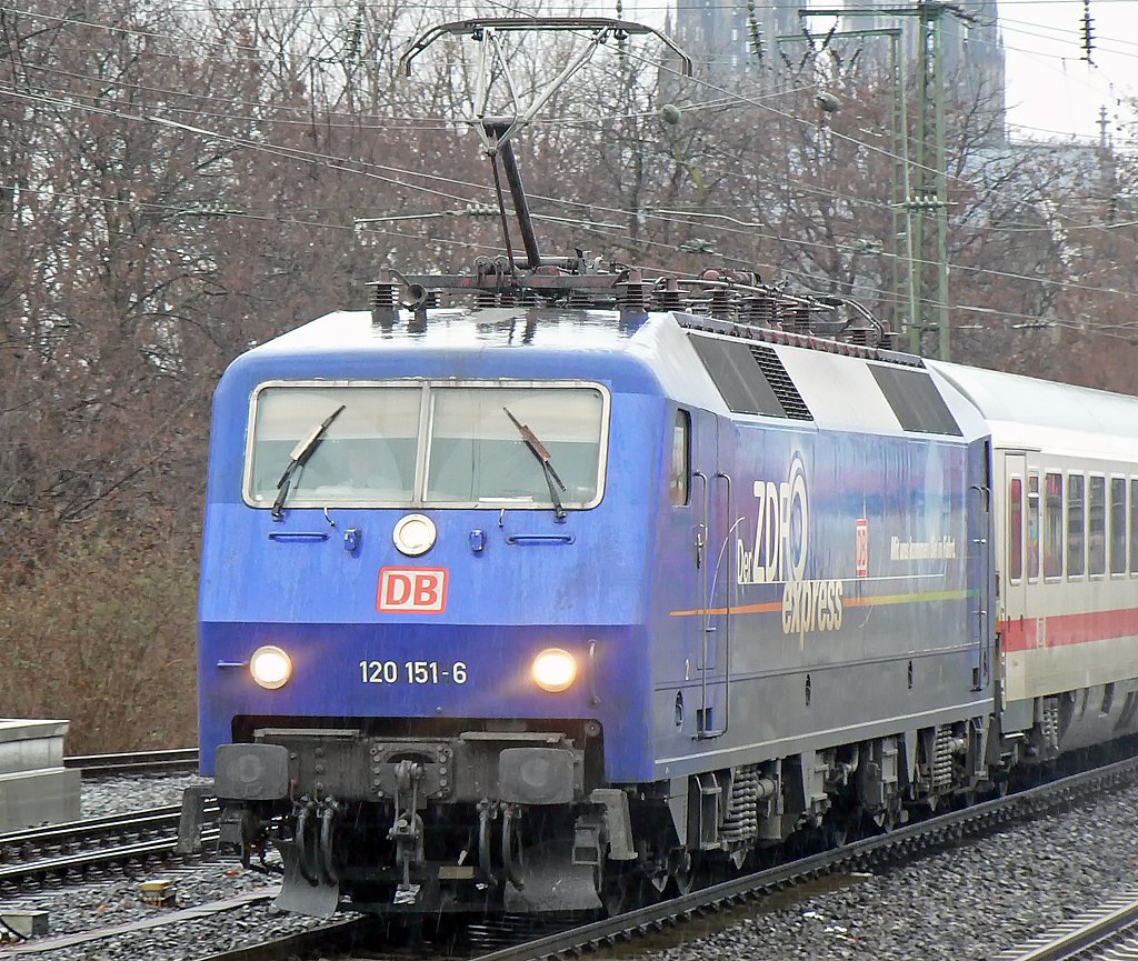 120 151-6 in K�ln Deutz am 26.2.2010