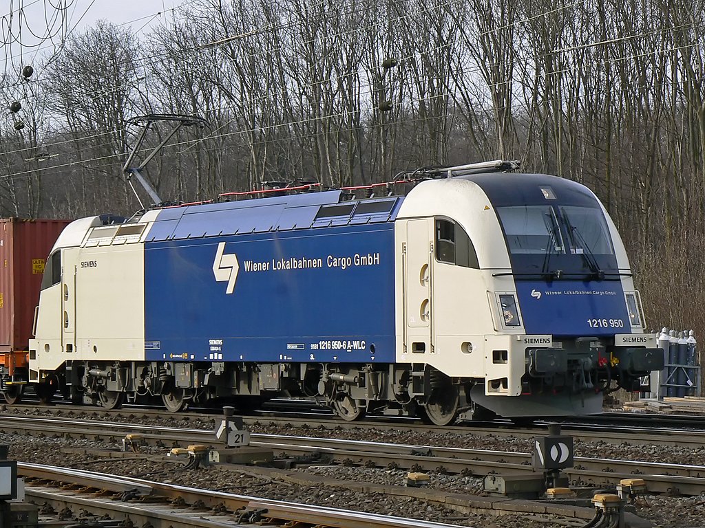 1216 950 der Wiener Lokalbahnen auf dem Weg rtg S�den am Gbf. K�ln Gremberg vorbei ;  am 17.03.2010