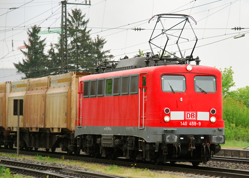 140 459-9, aufgenommen bei der Durchfahrt durch Gersthofen, am 13.05.10.