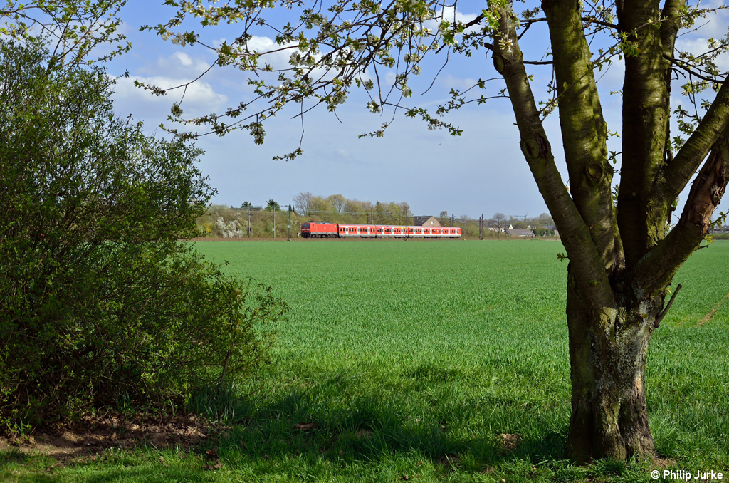 143 601-3 mit der S 6 von K�ln-Nippes nach Essen am 18.04.2013 in Langenfeld(Rhld).