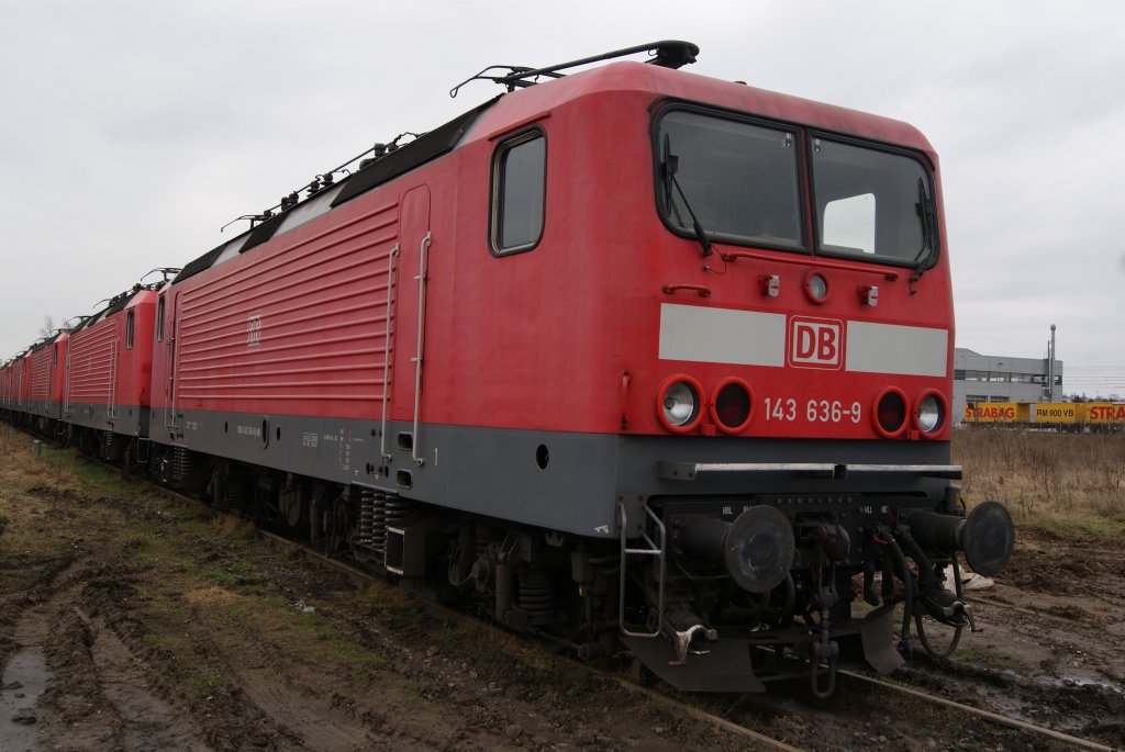 143 636