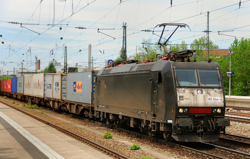 185 544-4, MRCE, aufgenommen am 11.05.12, am Heimeranplatz.