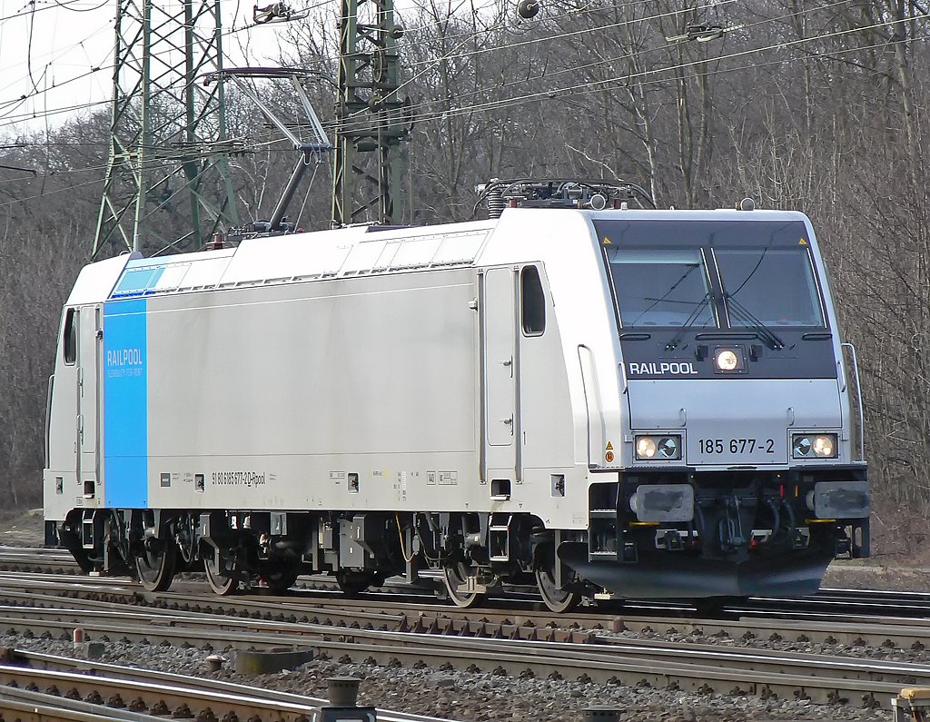 185 677-2 der RAILPOOL als Lz rtg S�den am Gbf. K�ln Gremberg vorbei ; am 17.03.2010