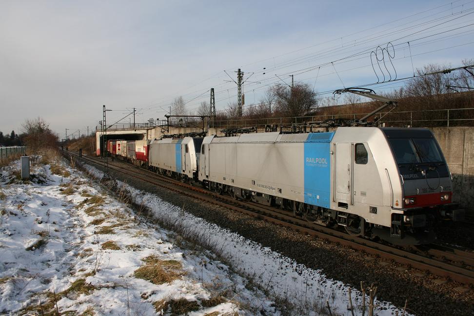 186 282+186 xxx mit KLV Richtung Rosenheim in Waldtrudering