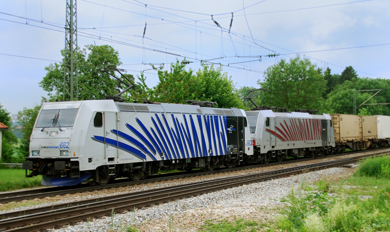 186 662-4 + 186 285-3, aufgenommen am 11.06.11, bei der Durchfahrt durch A�ling.