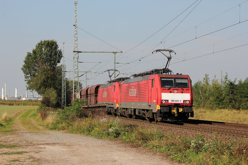 189 041-7 mit 189 xxx-x am Erzbomber in Porz Wahn am 03.10.2011