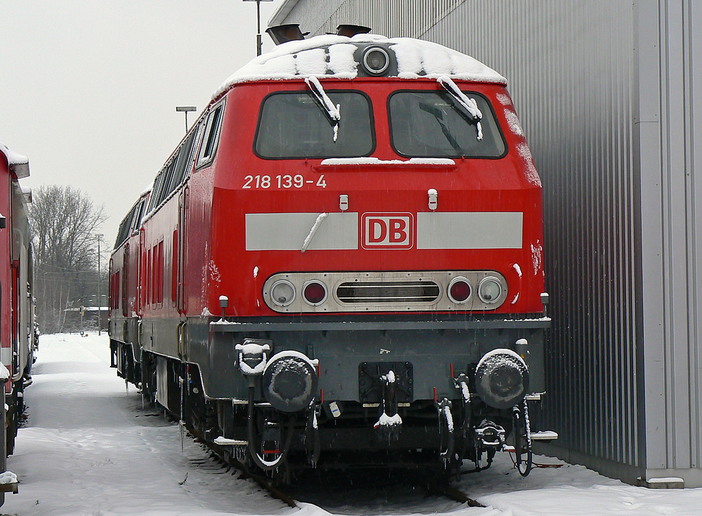 218 139-4 im winterlichen Gremberg am 24.12.2010