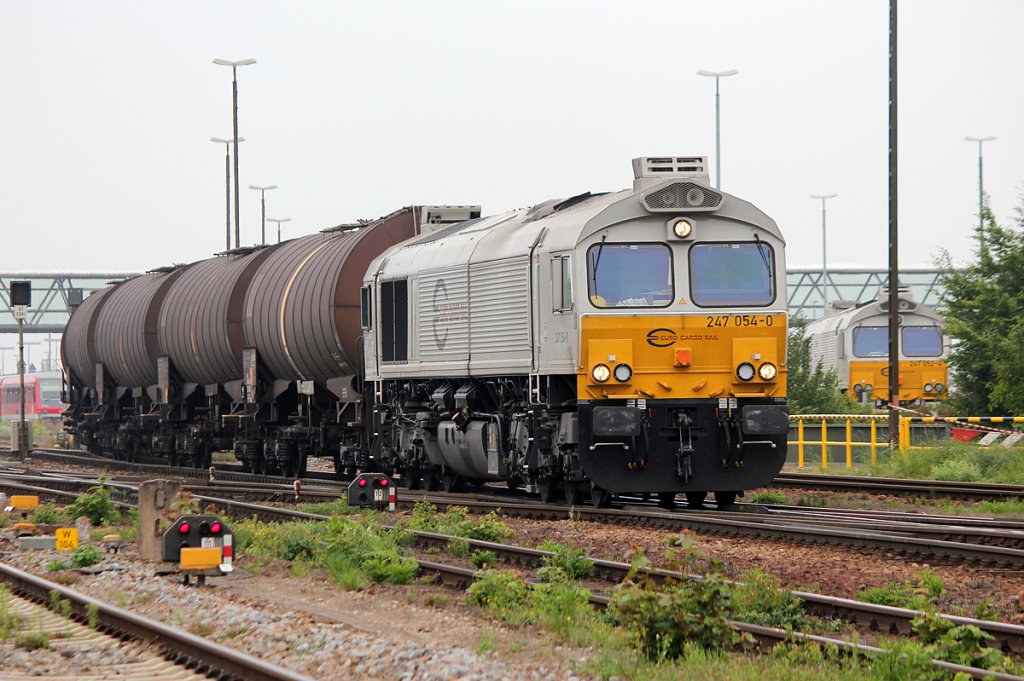 247 054-0 mit Kesselzug in M�hldorf am 01.08.2011
