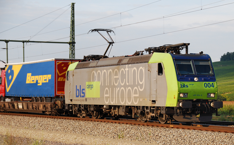 485 004-6, aufgenommen am 28.07.11, bei Auggen.