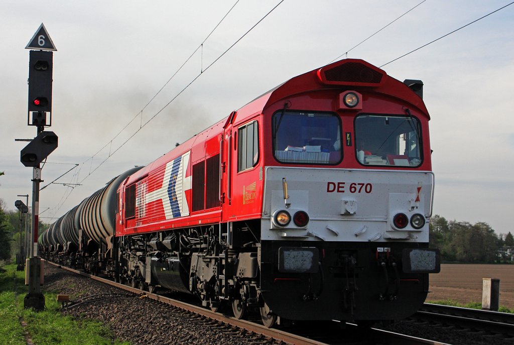 DE670 der HGK mit KeWa in Br�hl am 30.04.2012