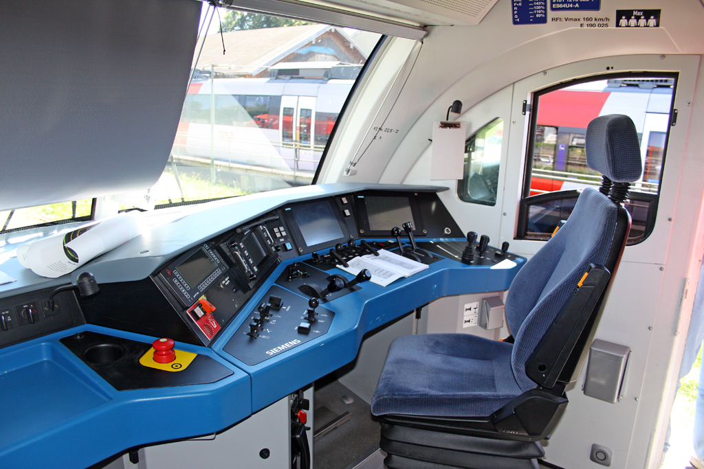 Der F�hrerstand der 1216 025 world record 357kmh Taurus in Freilassing am 01,08,10
