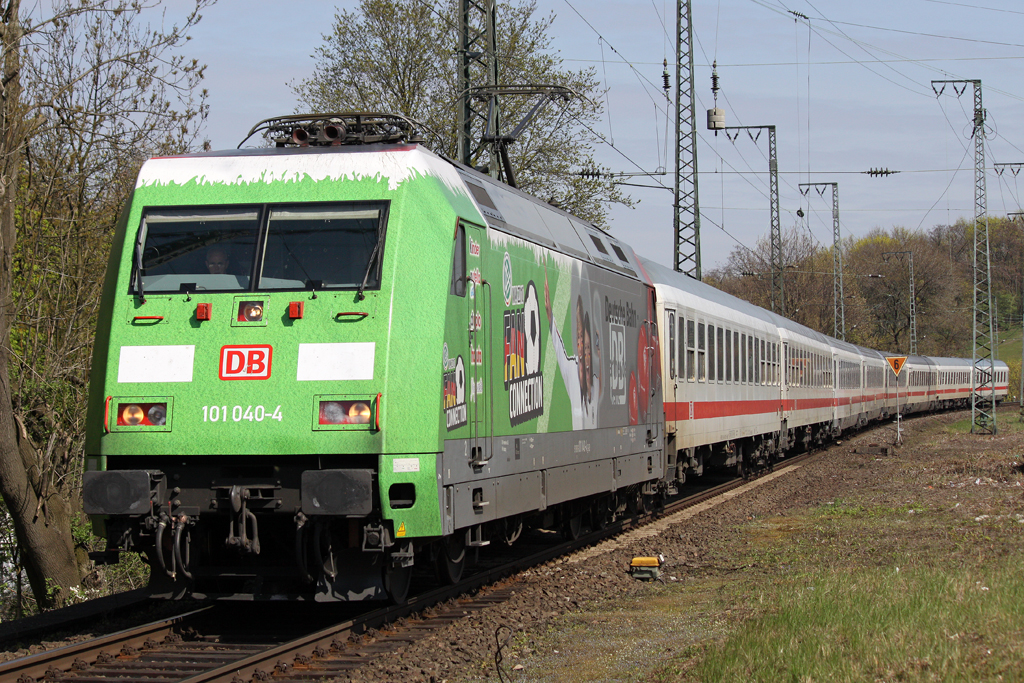 Die 101 040-4 in K�ln West am 09,04,10