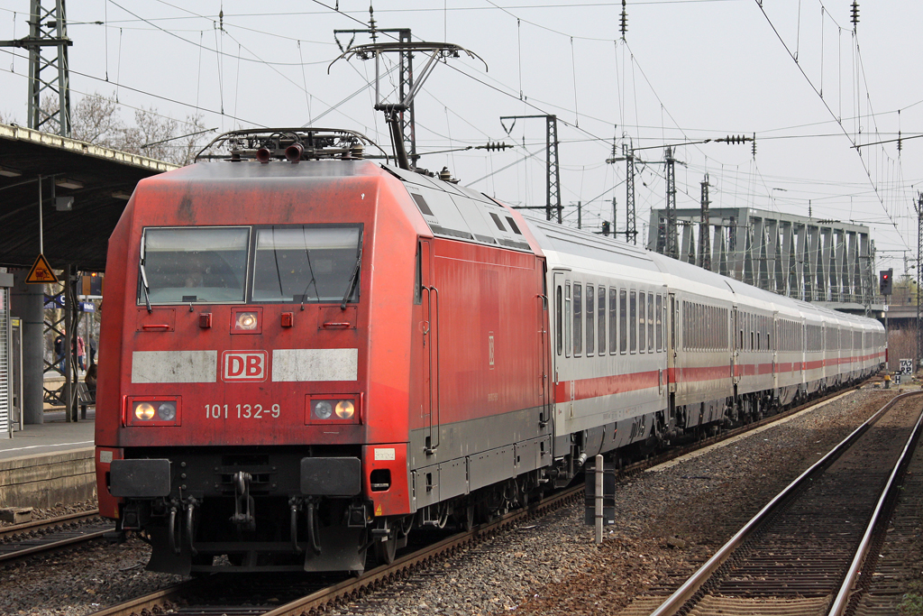 Die 101 132-9 in K�ln Deutz am 07,04,10