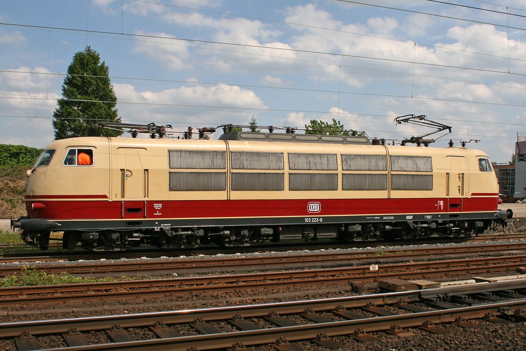 Die 103 222-6 in Opladen am 29,05,10