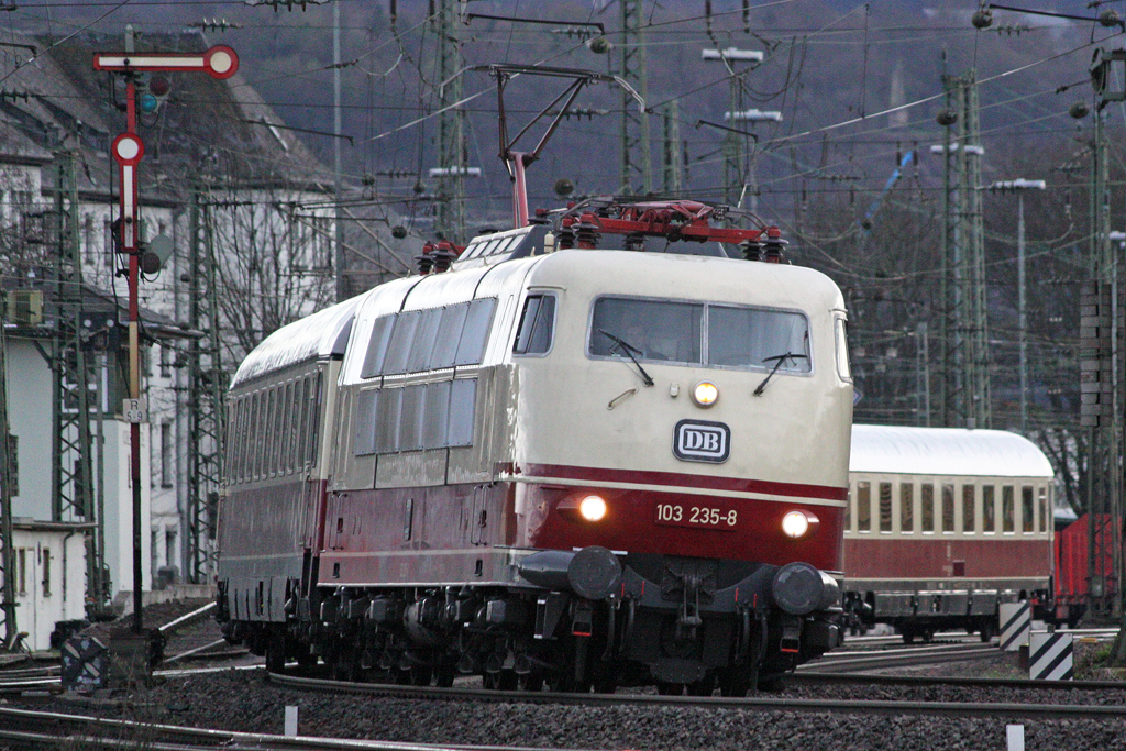 Die 103 235-8 in Koblenz-L�tzel am 04,04,10