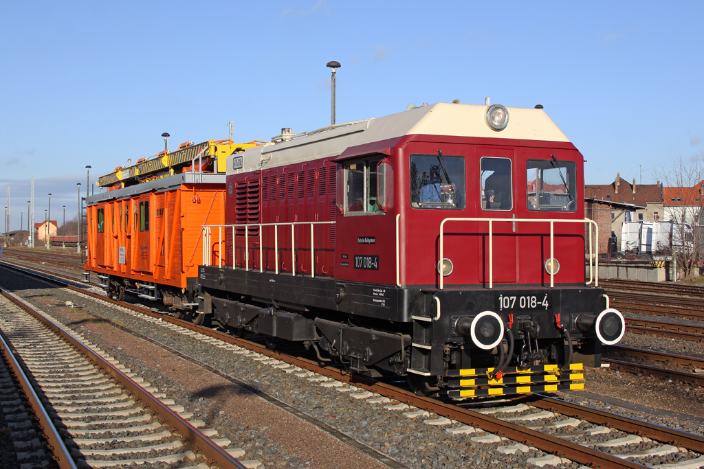 Die 107 018-4 ( V75 018 ) in Arnstadt am 10,12,11