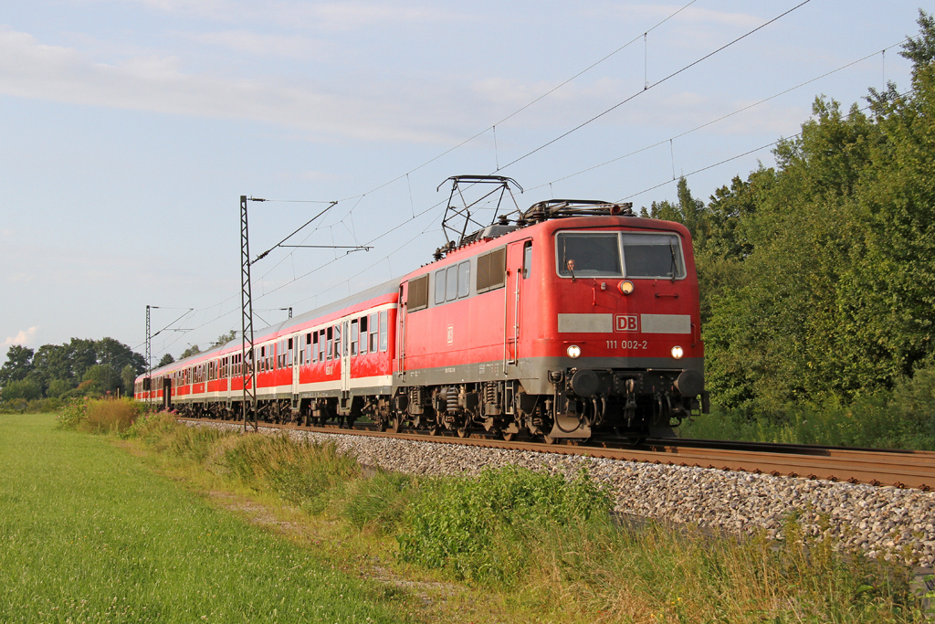 Die 111 002-2 in Raubling am 03,08,12 