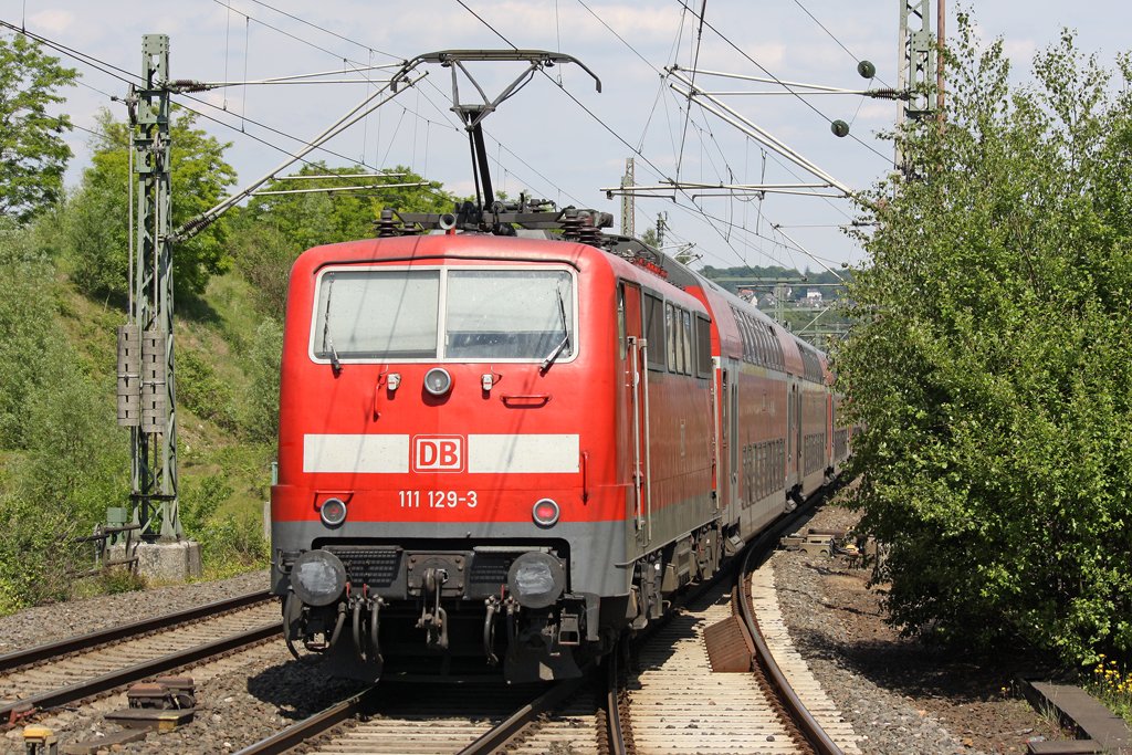 Die 111 129-3 als RE4 in Wuppertal Vohwinkel am 29,05,10
