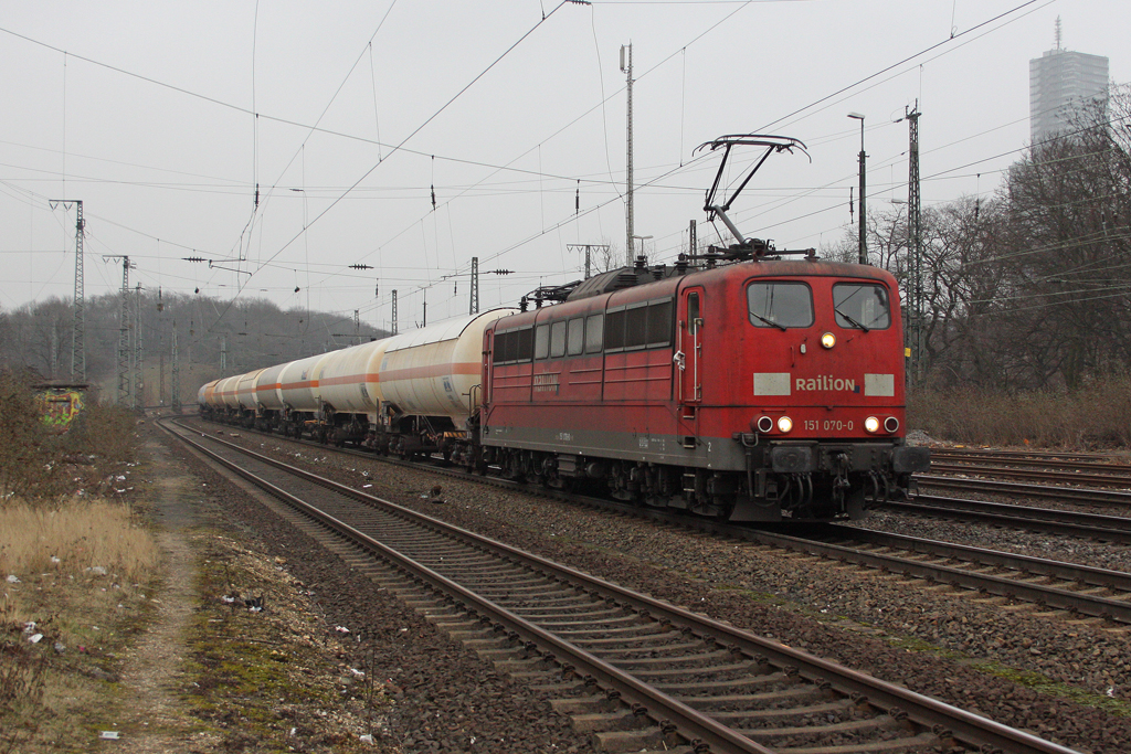 Die 151 070-0 in K�ln West am 29,02,12