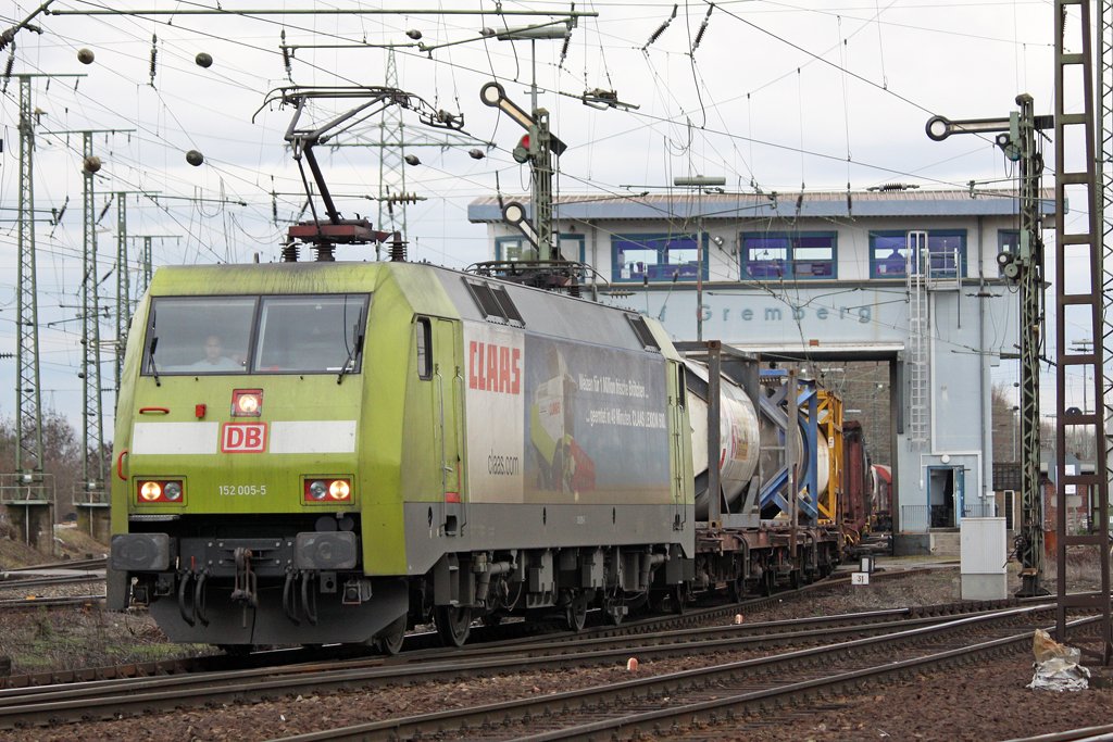 Die 152 005-5 bei der Ausfahrt aus Gremberg am 20,03,10