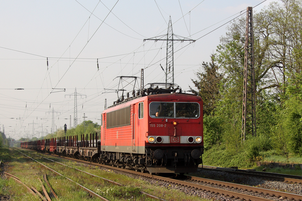 Die 155 208-2 in Ratingen Lintorf am 21,04,11