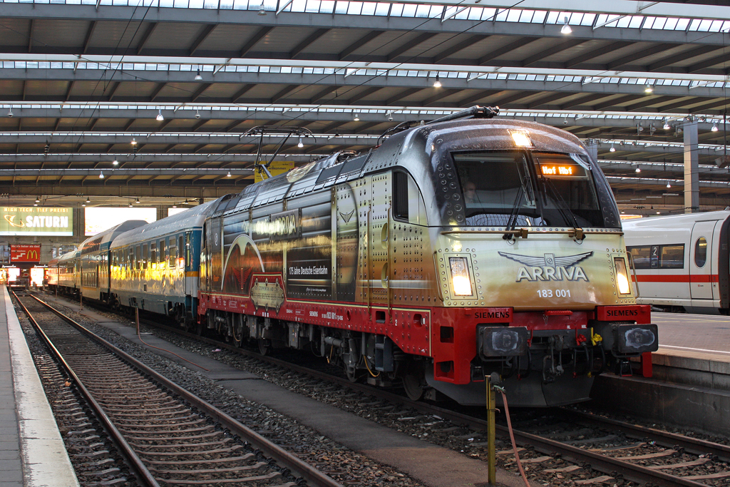 Die 183 001 in M�nchen Hbf am 07,08,10