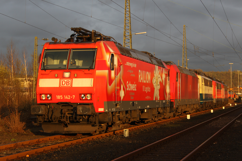 Die 185 142-7 ,185 XXX , 140 423 , und zwei weiteren 140er am DB Museum Koblenz-L�tzel am 04,04,10