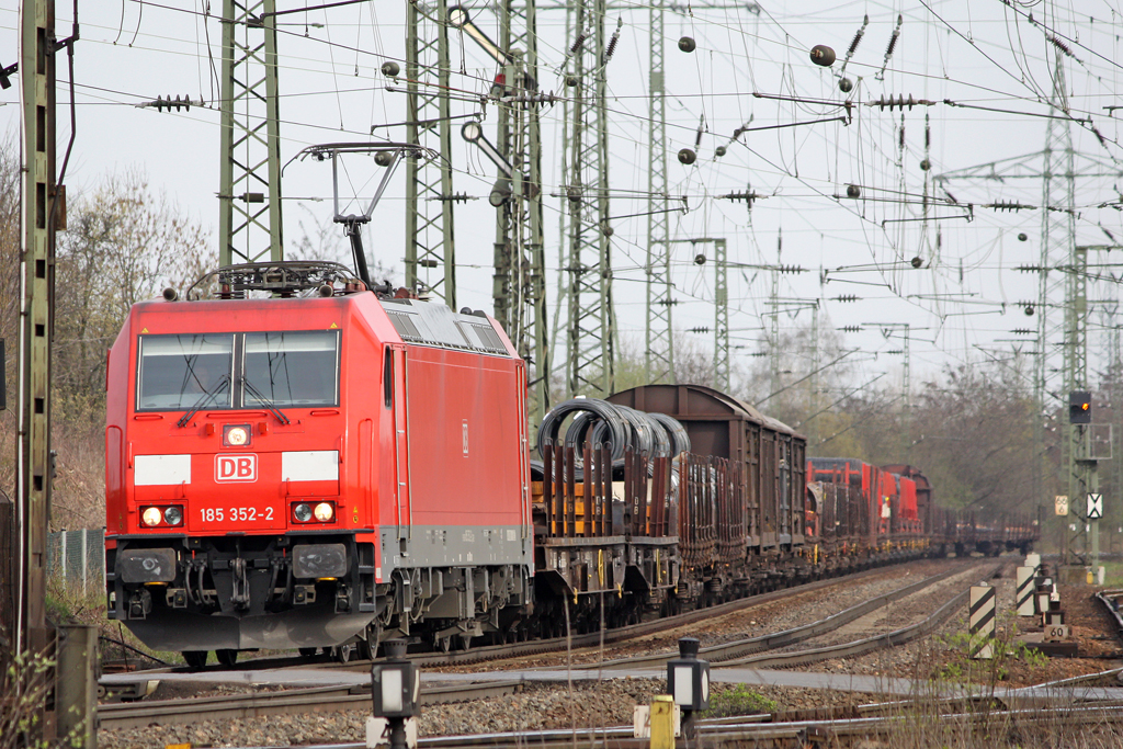Die 185 352-2 in Gremberg am 07,04,10