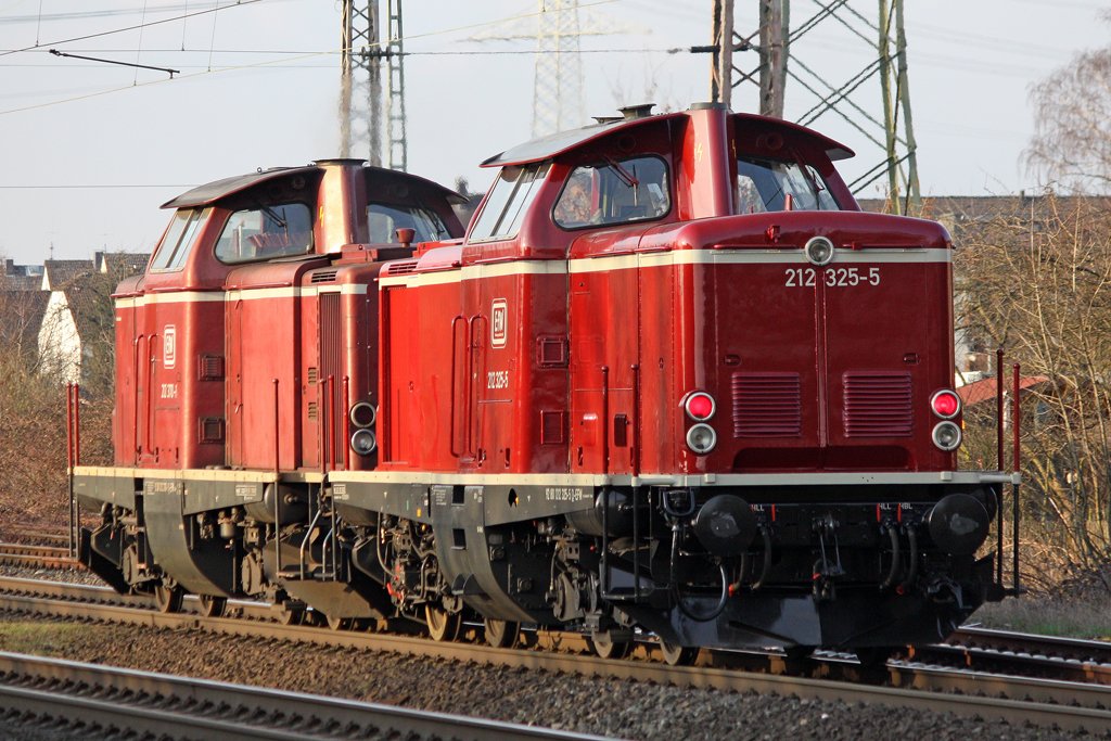 Die 212 370-1 und 212 325-5 der EFW in Ratingen Lintorf am 22,03,10