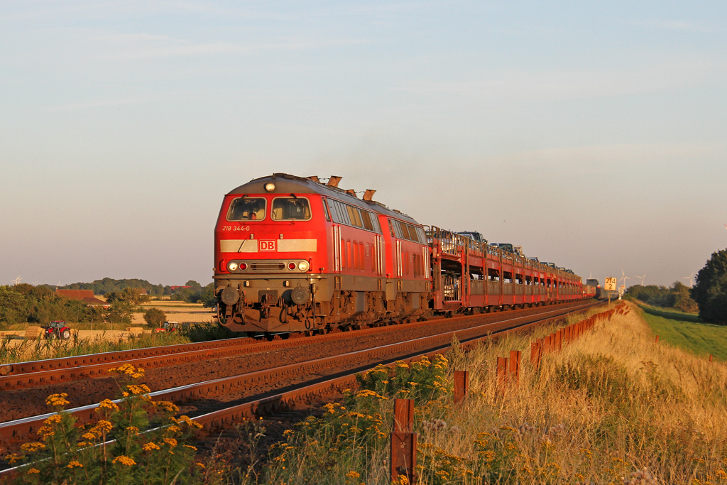 Die 218 344-0 und 218 385-3 bei Klanxb�ll am 15,08,12