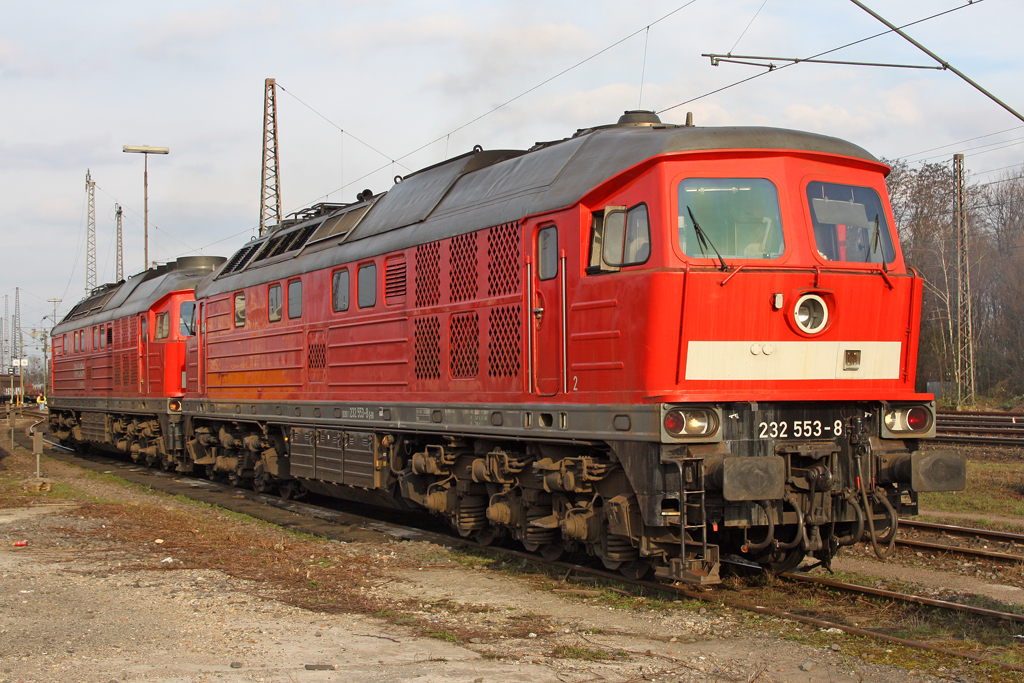 Die 232 553-8 und 232 654-4 in Oberhausen am 27,03,11