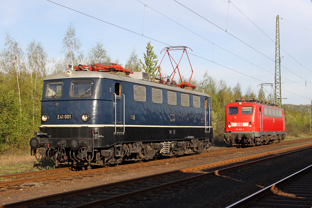 Die E41 001 und 141 366-5 in Koblenz L�tzel am 09,04,11