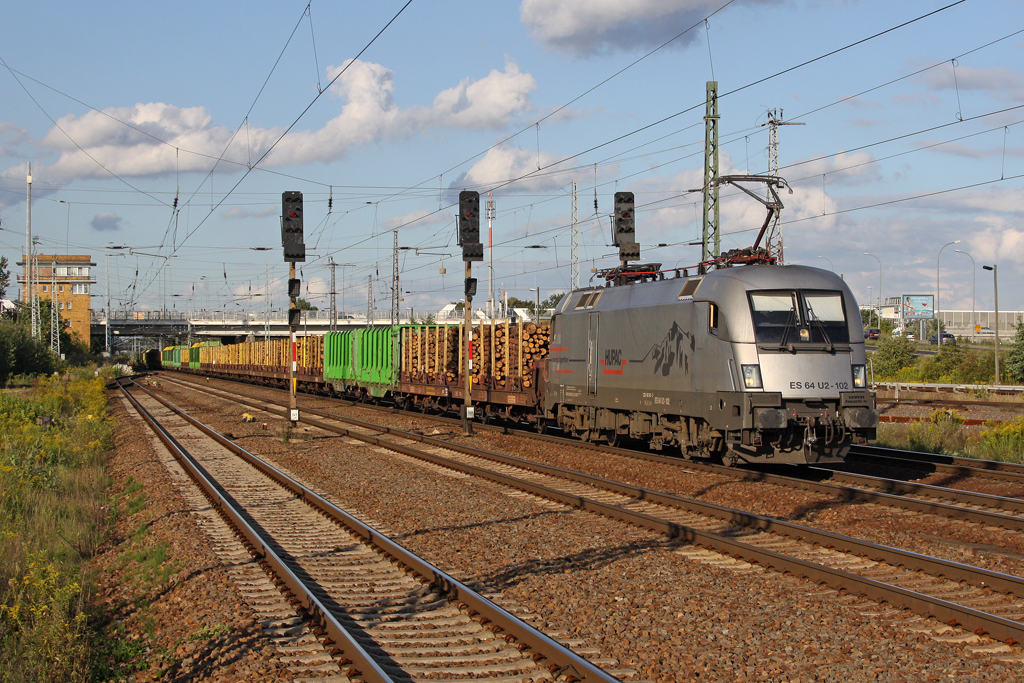 Die ES 64 U2-102 in Berlin Sch�nefeld Flughafen am 19,08,11 