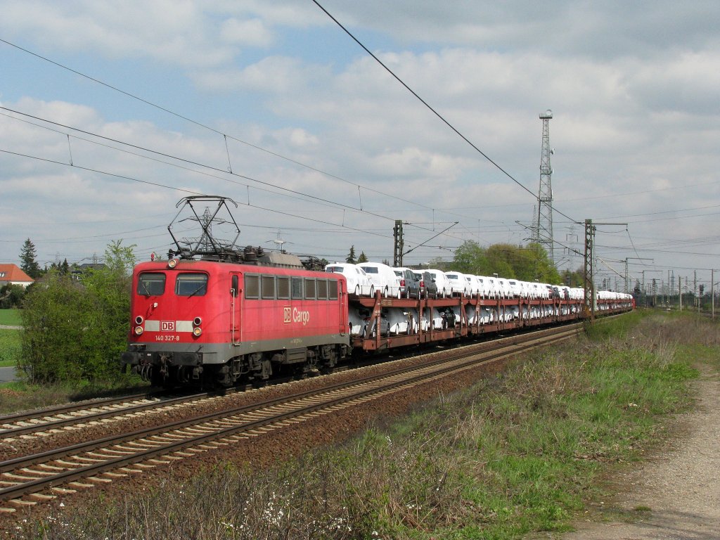 Durch Ahlten f�hrt die Meistbefahrene Strecke f�r 155er und der 140er.
Am 22.04.2010 konnte die 140 327 mit einem Autozug fotografiert werden.