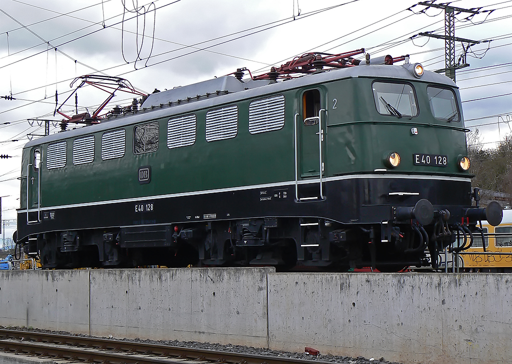 E40 128 in Koblenz L�tzel am 03.04.2010