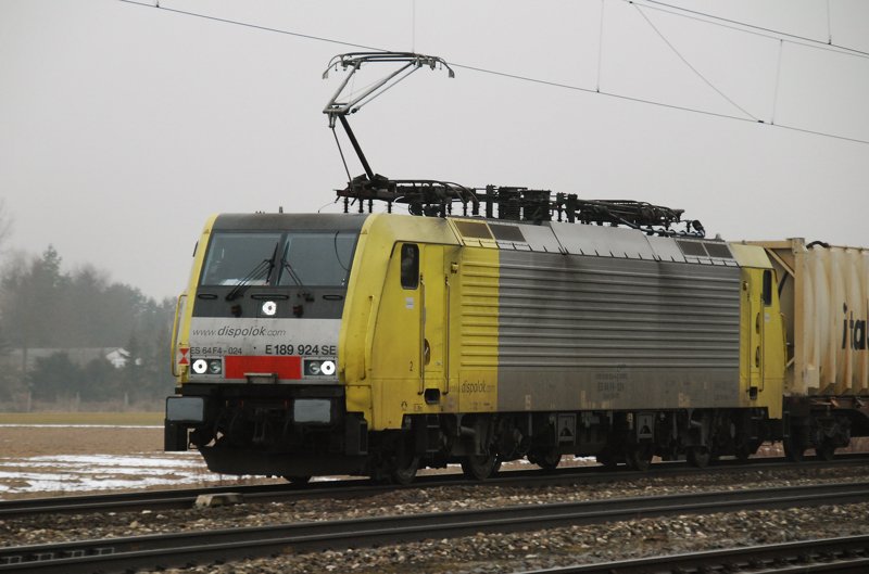 ES 64 F4-024, aufgenommen am 09.02.10, bei der Durchfahrt durch Gersthofen, Strecke Donauw�rth-Augsburg.