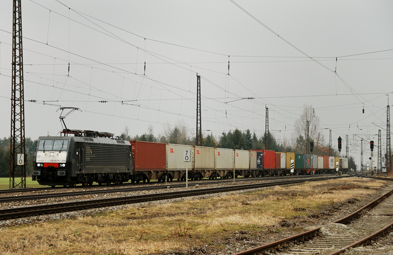 ES 64 F4-034, aufgenommen am 28.02.11, bei der Durchfahrt durch Gersthofen.