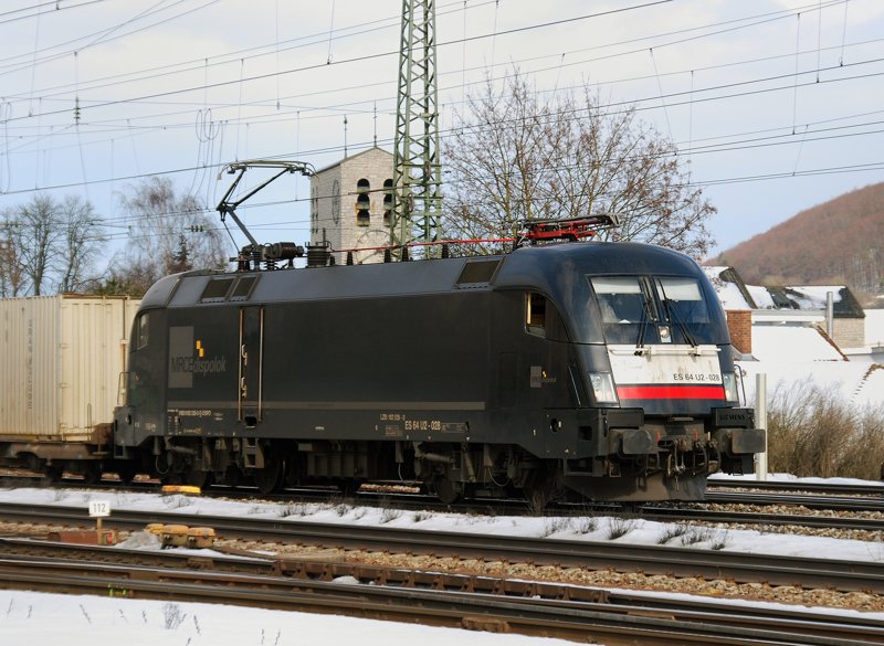 Es 64 U2-028, aufgenommen am 21.02.10, bei der Durchfahrt durch Treuchtlingen.